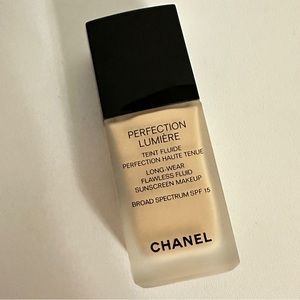 Chanel Perfection Lumiere Long Wear Flawless Fluid Make Up SPF 15 - # 20 Beige